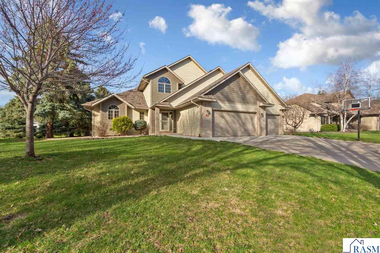 1526 Castle Drive North Mankato MN 56003
