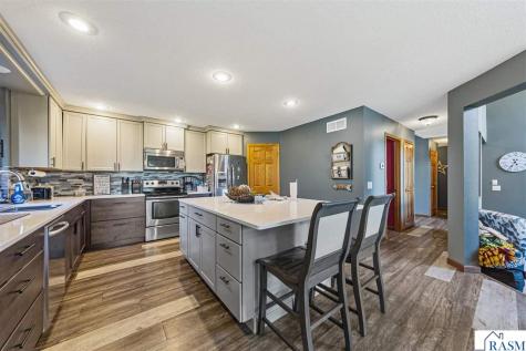 1526 Castle Drive North Mankato MN 56003