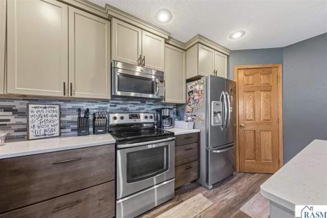 1526 Castle Drive North Mankato MN 56003