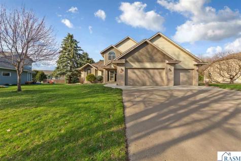 1526 Castle Drive North Mankato MN 56003
