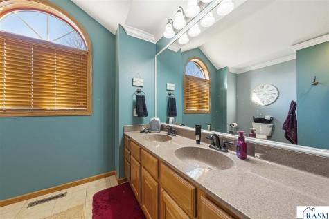 1526 Castle Drive North Mankato MN 56003