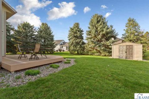 1526 Castle Drive North Mankato MN 56003