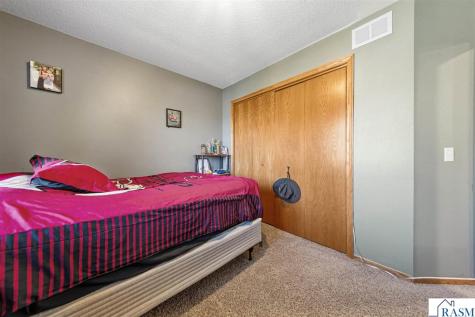 1526 Castle Drive North Mankato MN 56003