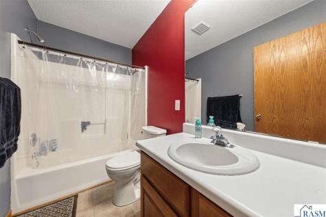 1526 Castle Drive North Mankato MN 56003