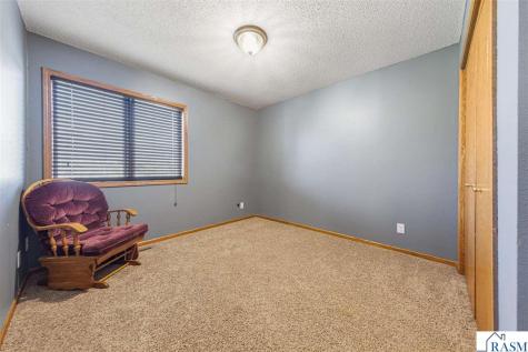 1526 Castle Drive North Mankato MN 56003