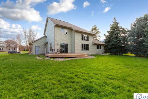 1526 Castle Drive North Mankato MN 56003