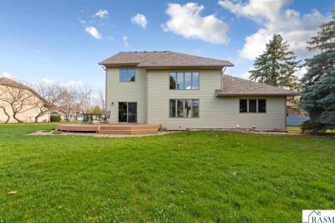 1526 Castle Drive North Mankato MN 56003