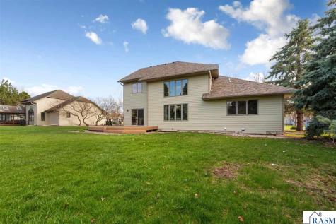 1526 Castle Drive North Mankato MN 56003