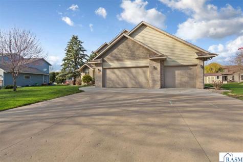 1526 Castle Drive North Mankato MN 56003
