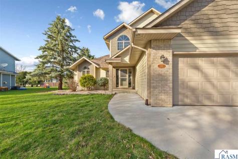 1526 Castle Drive North Mankato MN 56003