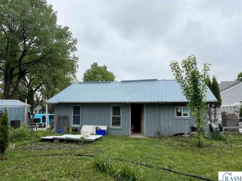 1113 S 2nd Avenue St. James MN 56081