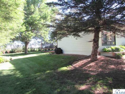 28 Linden Lane Blue Earth MN 56013