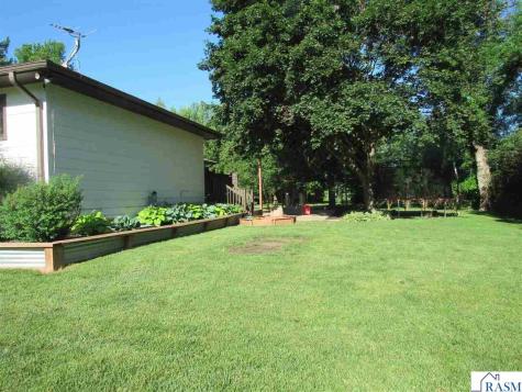 28 Linden Lane Blue Earth MN 56013