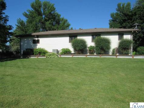 28 Linden Lane Blue Earth MN 56013