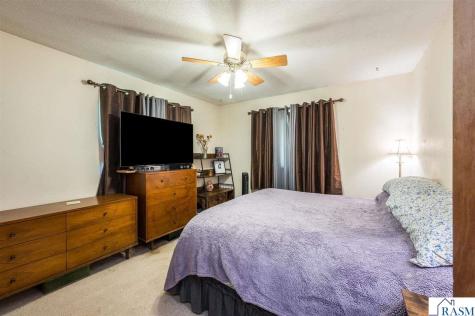 23265 445th Avenue Delavan MN 56023