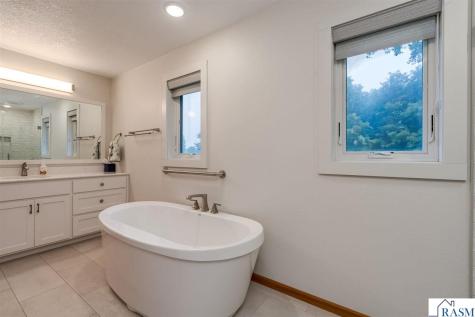 102 Loraine Drive Lake Crystal MN 56055