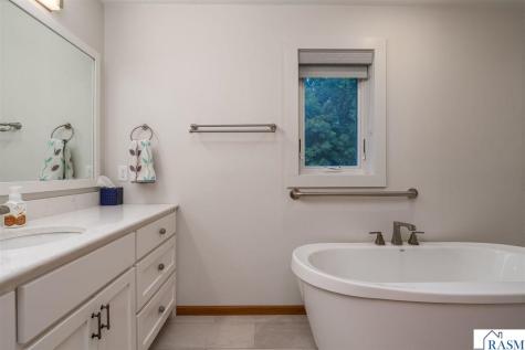 102 Loraine Drive Lake Crystal MN 56055