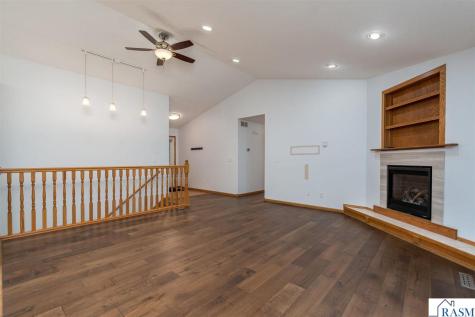 102 Loraine Drive Lake Crystal MN 56055
