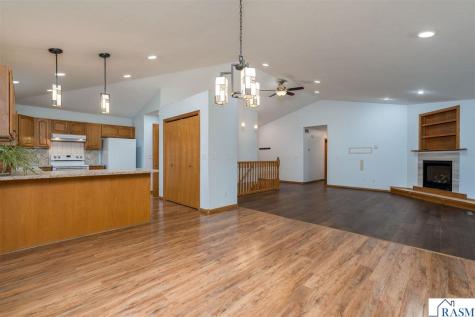 102 Loraine Drive Lake Crystal MN 56055