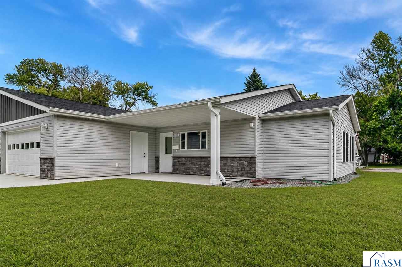 122 Cox Avenue SW Madelia MN 56062