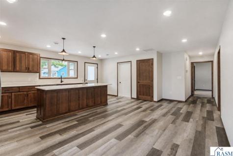 122 Cox Avenue SW Madelia MN 56062