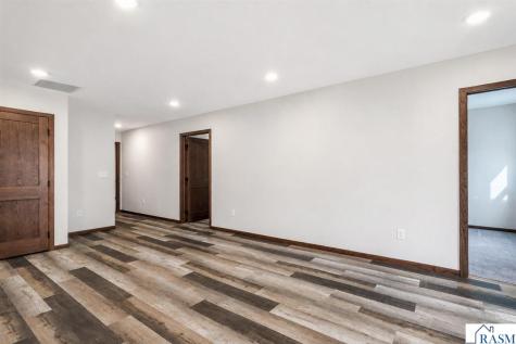 122 Cox Avenue SW Madelia MN 56062