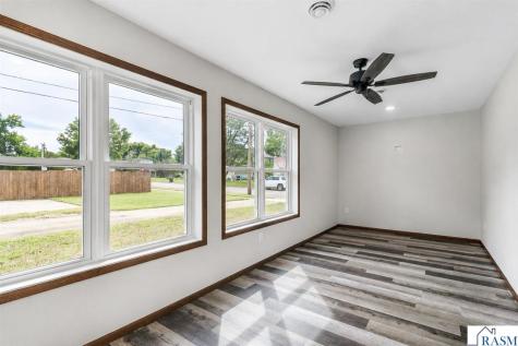 122 Cox Avenue SW Madelia MN 56062