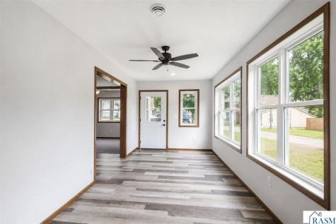 122 Cox Avenue SW Madelia MN 56062