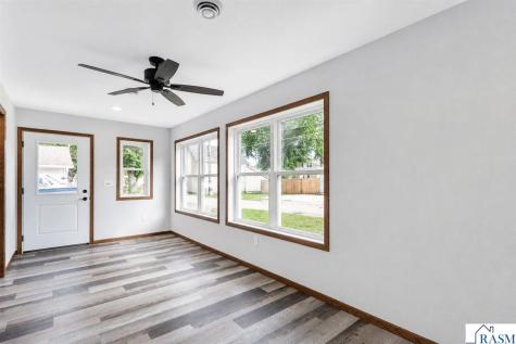 122 Cox Avenue SW Madelia MN 56062