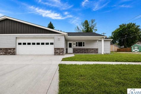 122 Cox Avenue SW Madelia MN 56062