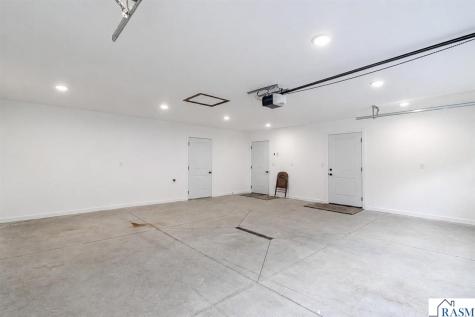 122 Cox Avenue SW Madelia MN 56062