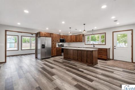 122 Cox Avenue SW Madelia MN 56062