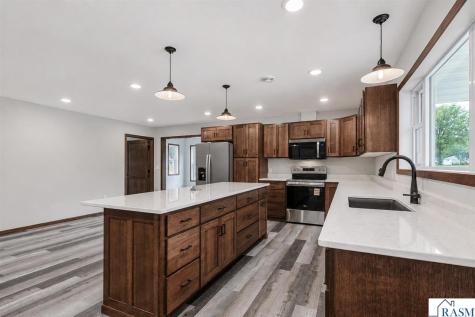 122 Cox Avenue SW Madelia MN 56062