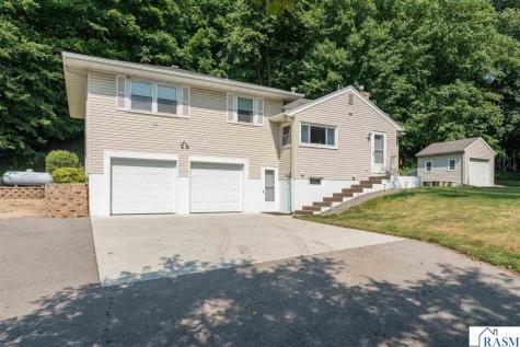 48186 Old River Bluff Road St. Peter MN 56082