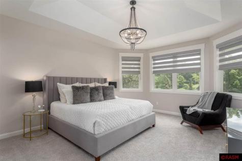 1005 Applewood Court Mankato MN 56001