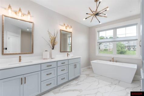 1005 Applewood Court Mankato MN 56001