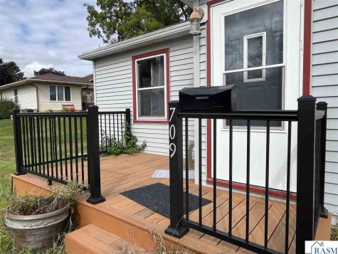 709 11th Avenue North St. James MN 56081