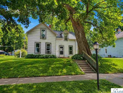 1017 N 6th Street Mankato MN 56001