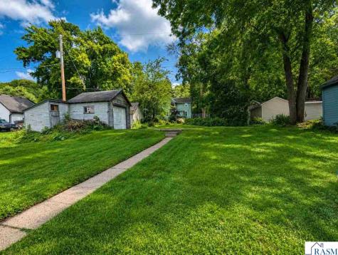 1017 N 6th Street Mankato MN 56001