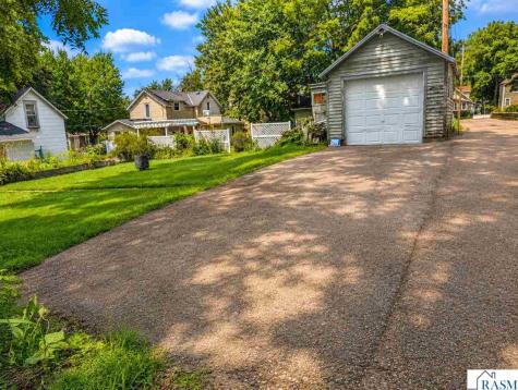 1017 N 6th Street Mankato MN 56001