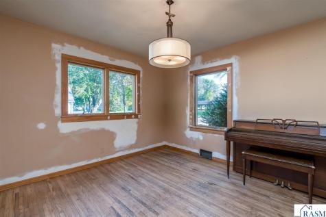 422 4th Street Nicollet MN 56074