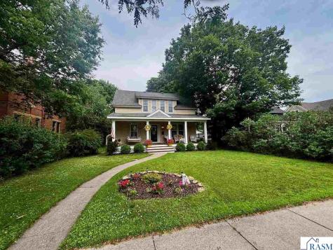 210 N 3rd Street St. Peter MN 56082