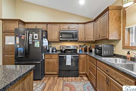 124 Harbor Hill Drive Mankato MN 56001