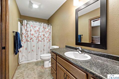 124 Harbor Hill Drive Mankato MN 56001