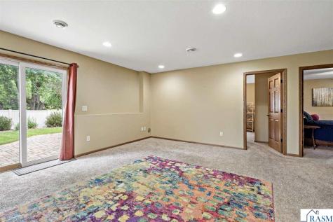 124 Harbor Hill Drive Mankato MN 56001