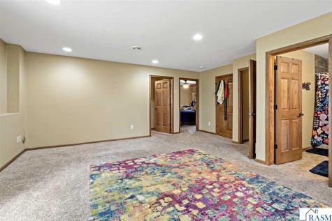 124 Harbor Hill Drive Mankato MN 56001