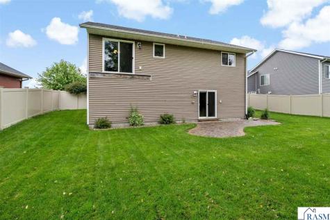124 Harbor Hill Drive Mankato MN 56001