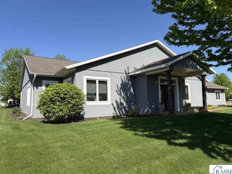 13079 Meadow Creek Drive Searles MN 56073