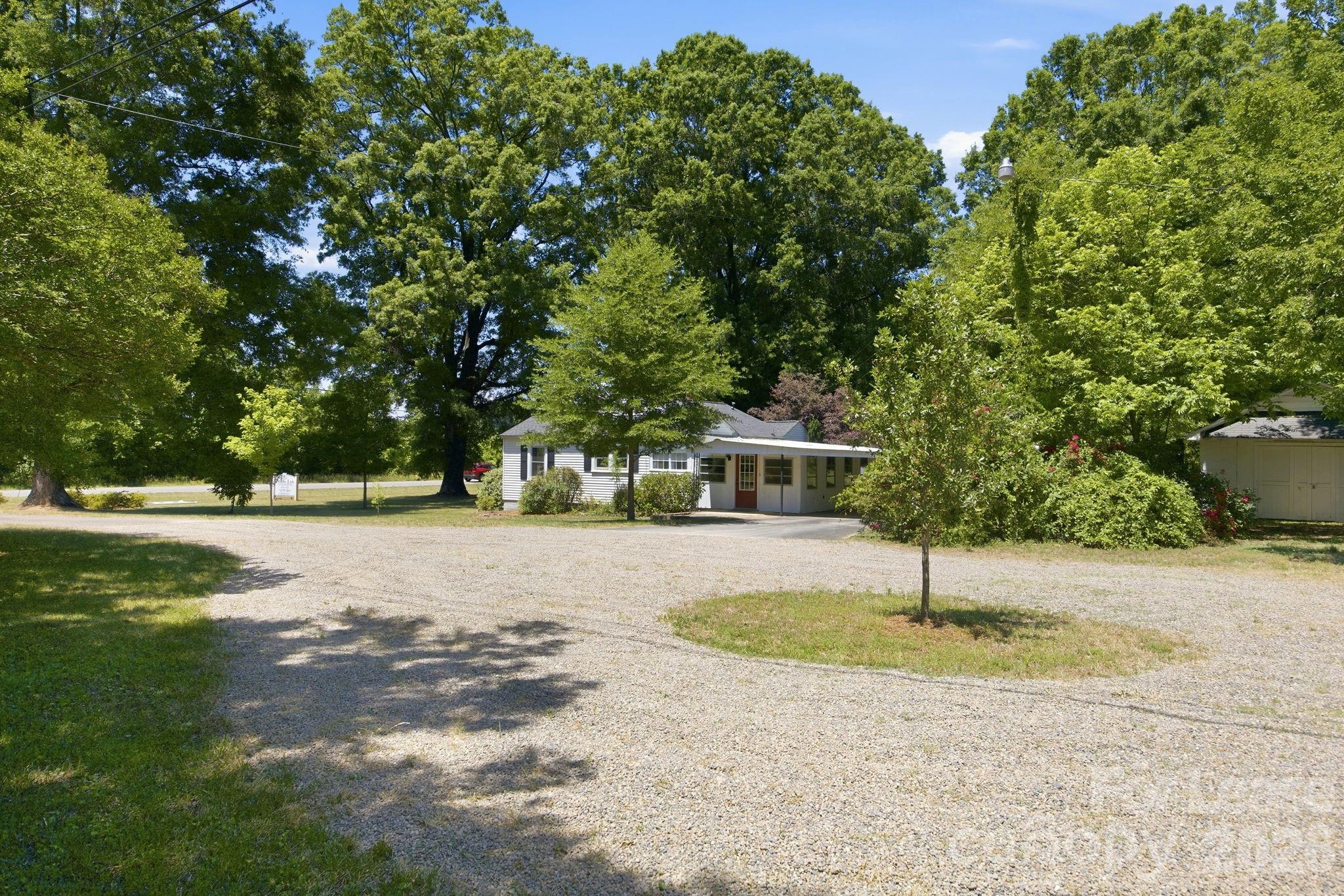 1965 Mecklenburg Highway Mooresville NC 28115