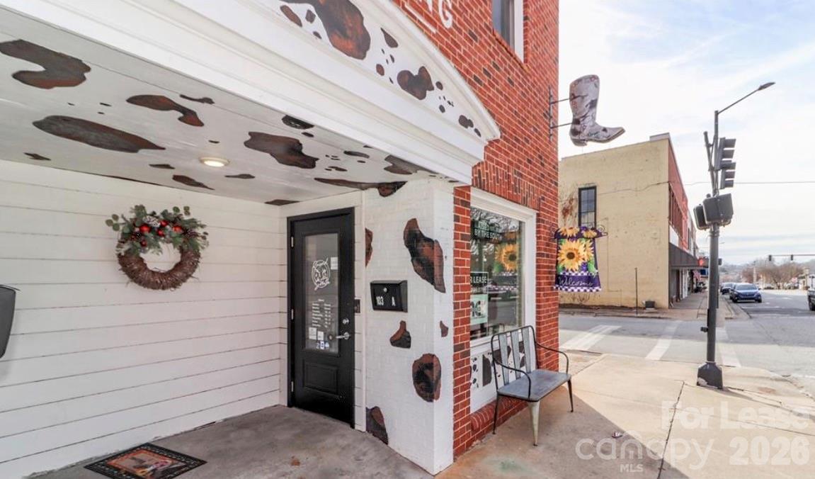 103 N College Avenue Newton NC 28658